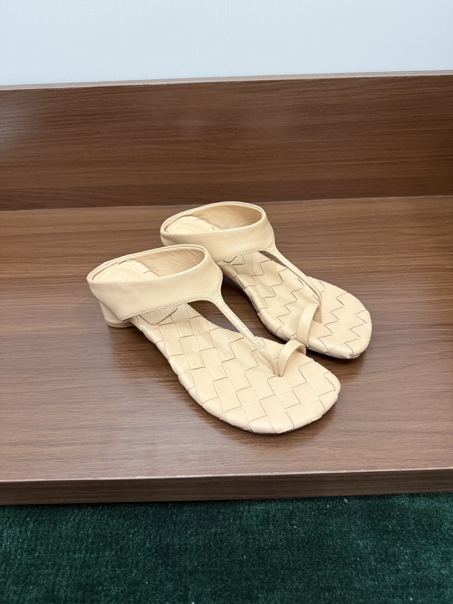 Bottega Veneta 编织 夹趾 凉拖 牛皮 方头