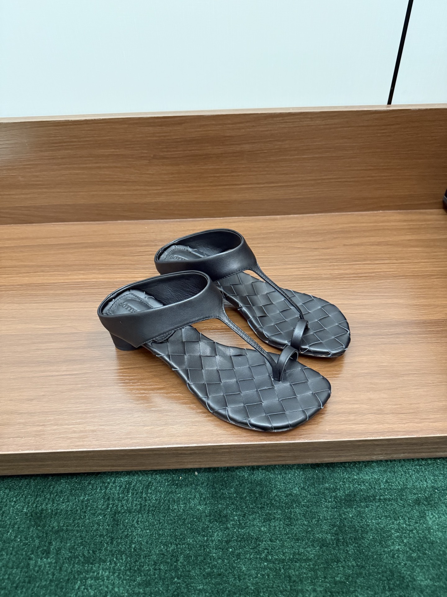 Bottega Veneta 夹趾 编织 牛皮 凉拖