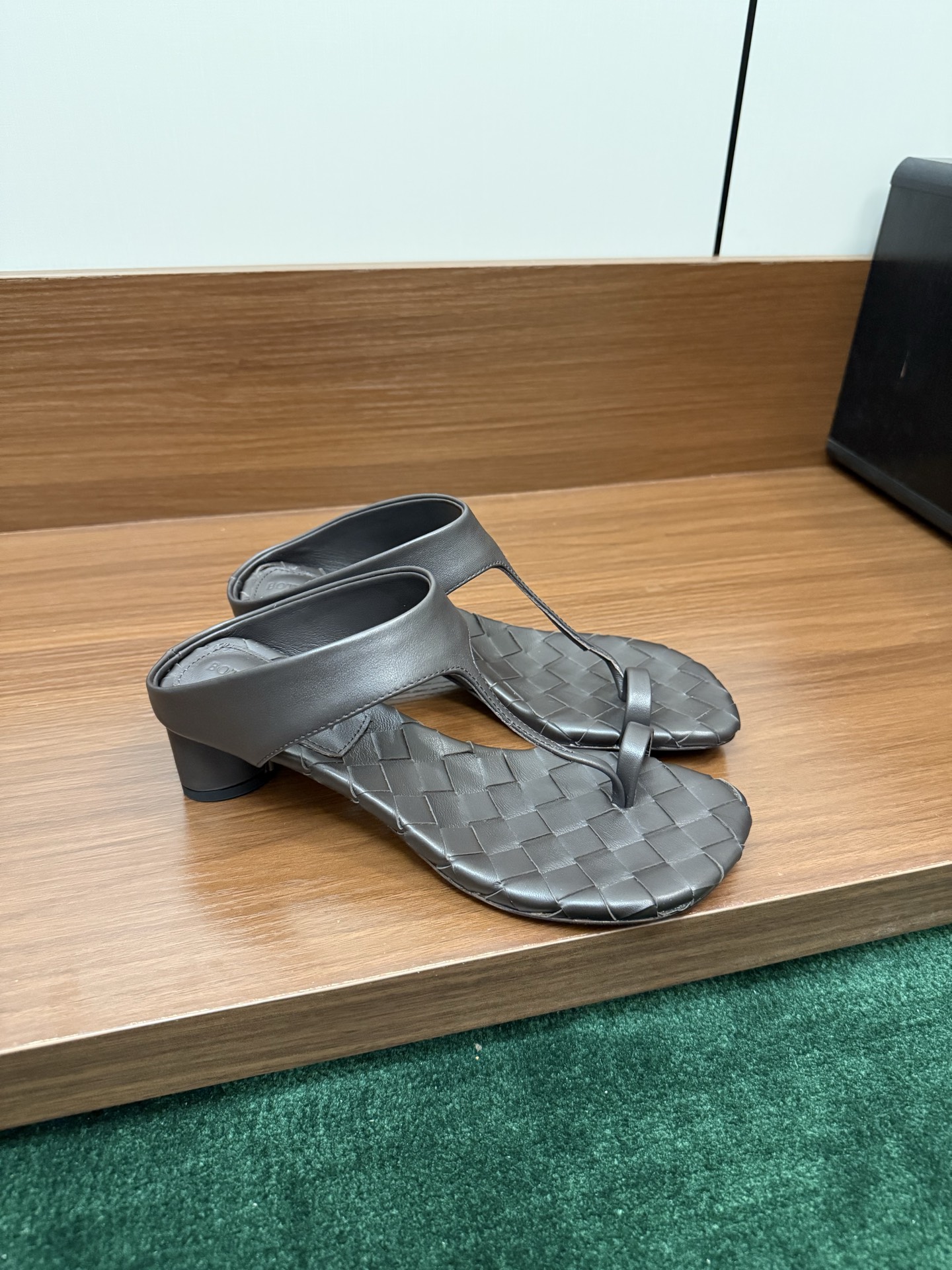 Bottega Veneta 夹趾 编织 凉拖 牛皮