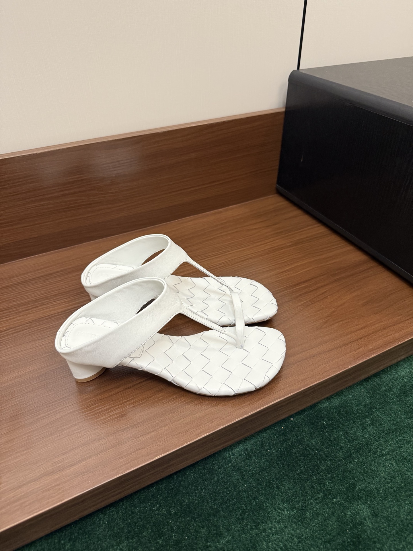 Bottega Veneta 编织 夹趾 凉拖 牛皮 白色