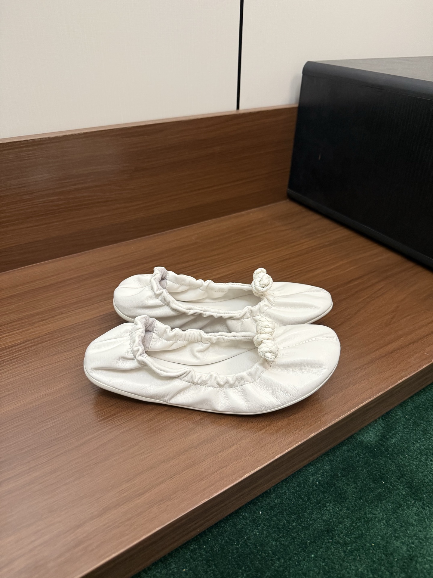 Maison Margiela Ballet Flats White Leather Lace-Up