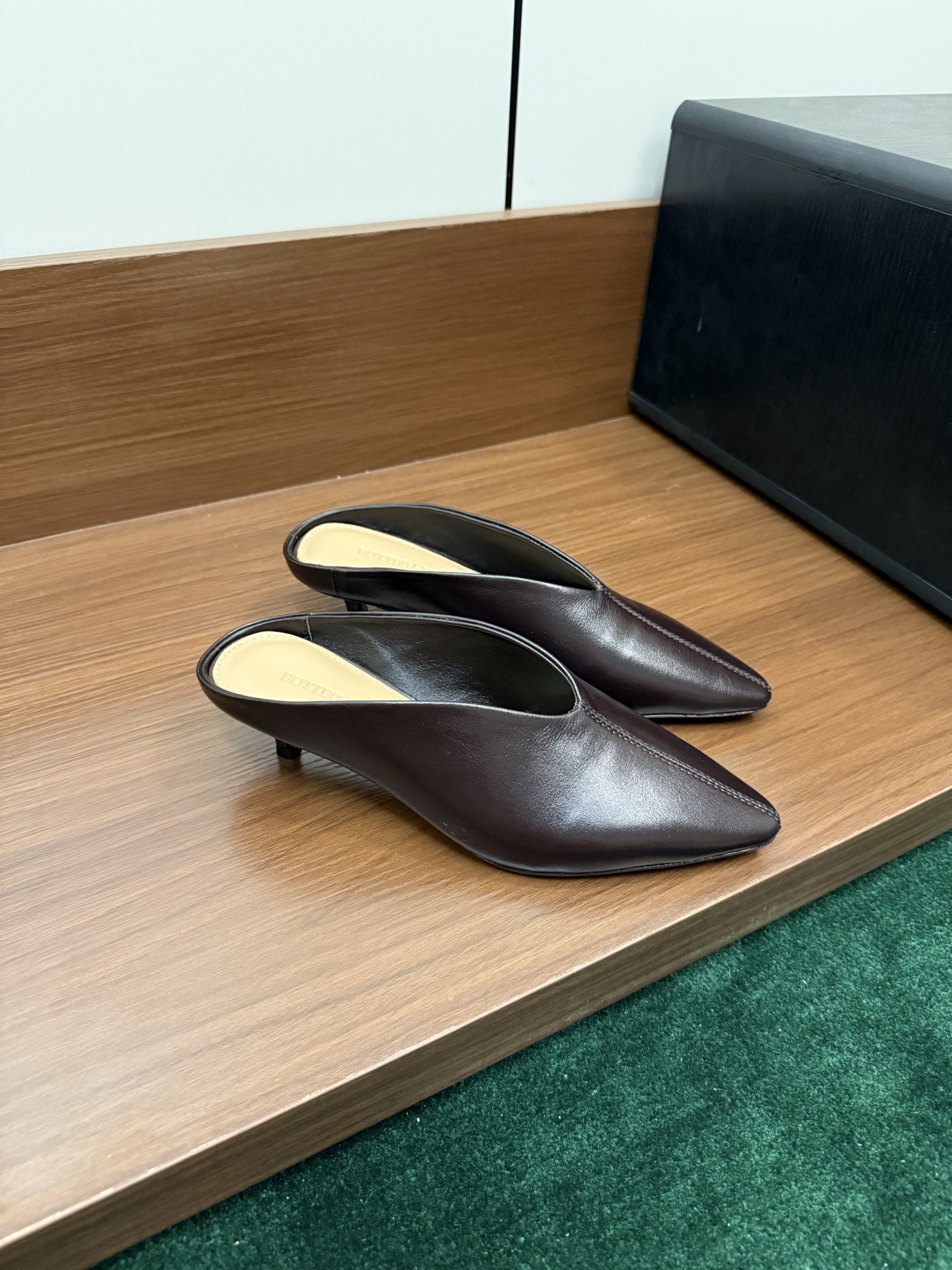 BOTTEGA VENETA Black Vesta Mule Pump