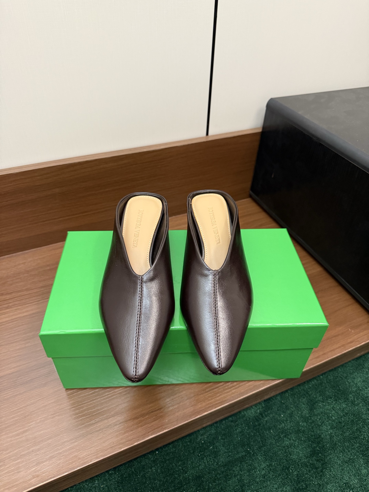 BOTTEGA VENETA Black Vesta Mule Pump