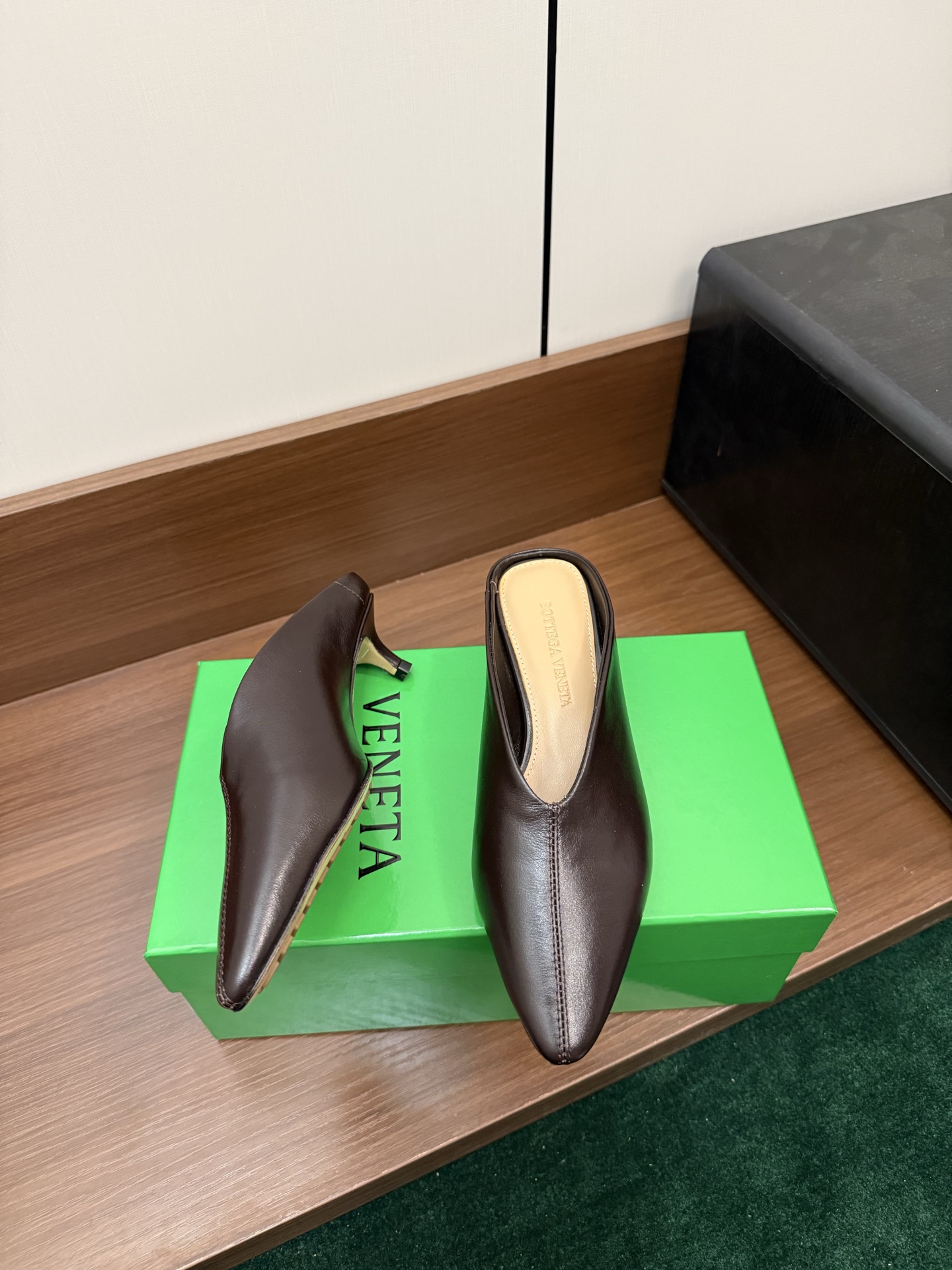 BOTTEGA VENETA Black Vesta Mule Pump