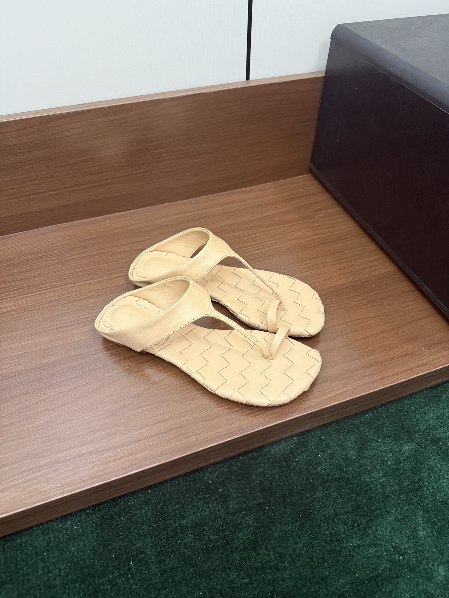 Bottega Veneta 夹趾 编织 凉拖 牛皮