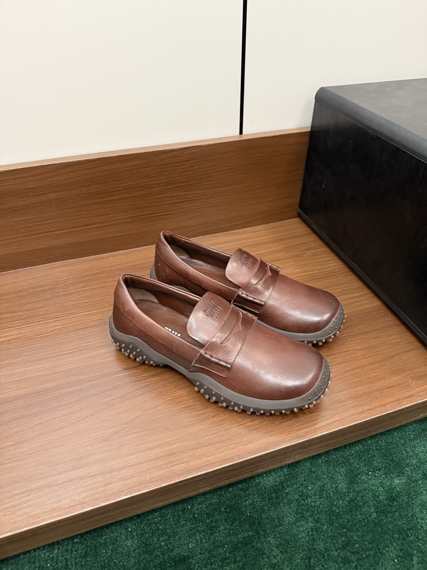MiuMiu лоферы из растительно-дубленой кожи с квадратным мысом, пенни-лоферы