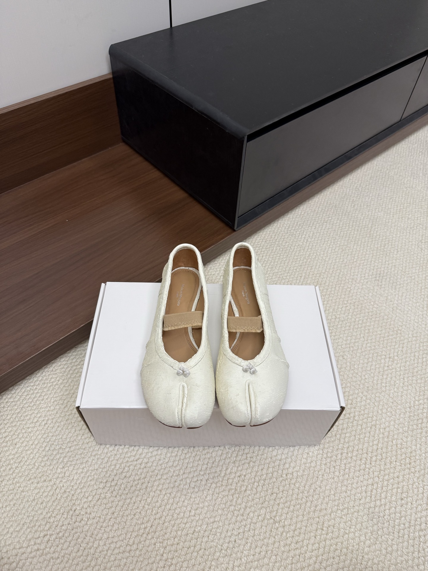 Maison Margiela обувь с разделенным носком без каблука овечья кожа коровья кожа кремово-белый