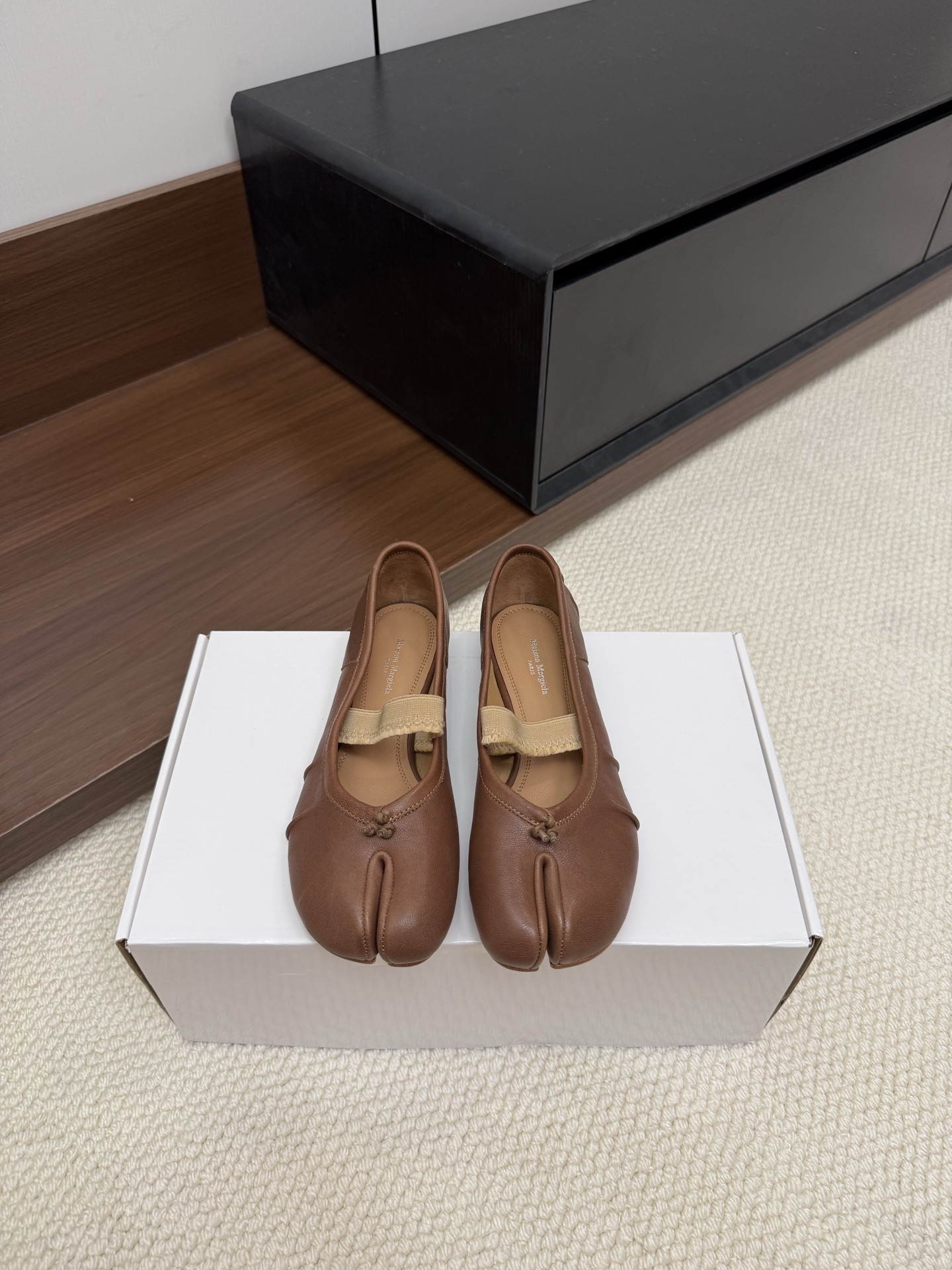 Maison Margiela обувь с разделенными пальцами без каблука кожа карамельного цвета