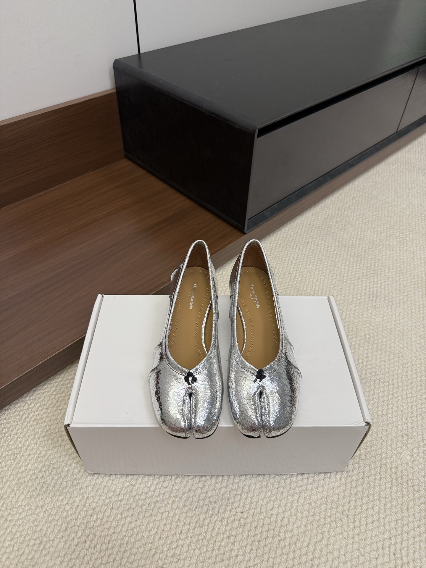 Maison Margiela Tabi Mary Jane Shoes Silver Leather
