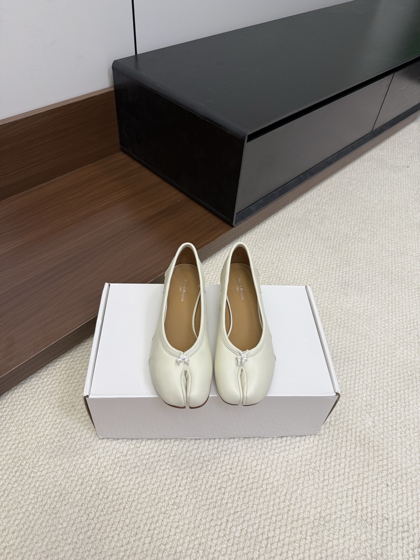 Maison Margiela Tabi Mary Jane Shoes Sheepskin Calfskin Off-White
