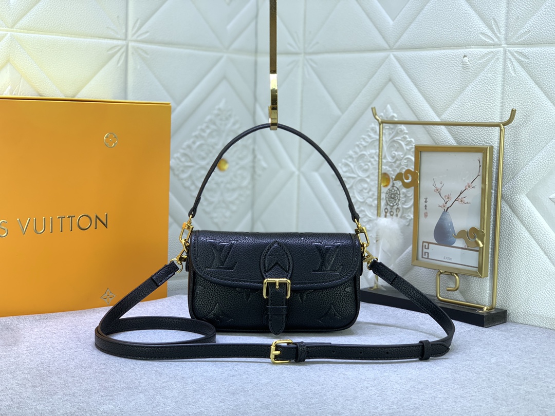 Louis Vuitton LV Diane Taschen Handtaschen Umhängetaschen  & Schultertaschen Empreinte​ Fashion Baguette M83566