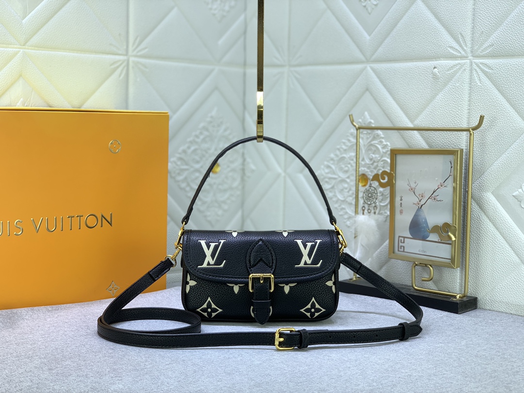 Louis Vuitton LV Diane Sacs À Main Sacs À Bandoulière & À Épaule Haute qualité
 Empreinte​ Fashion Baguette longue M83566