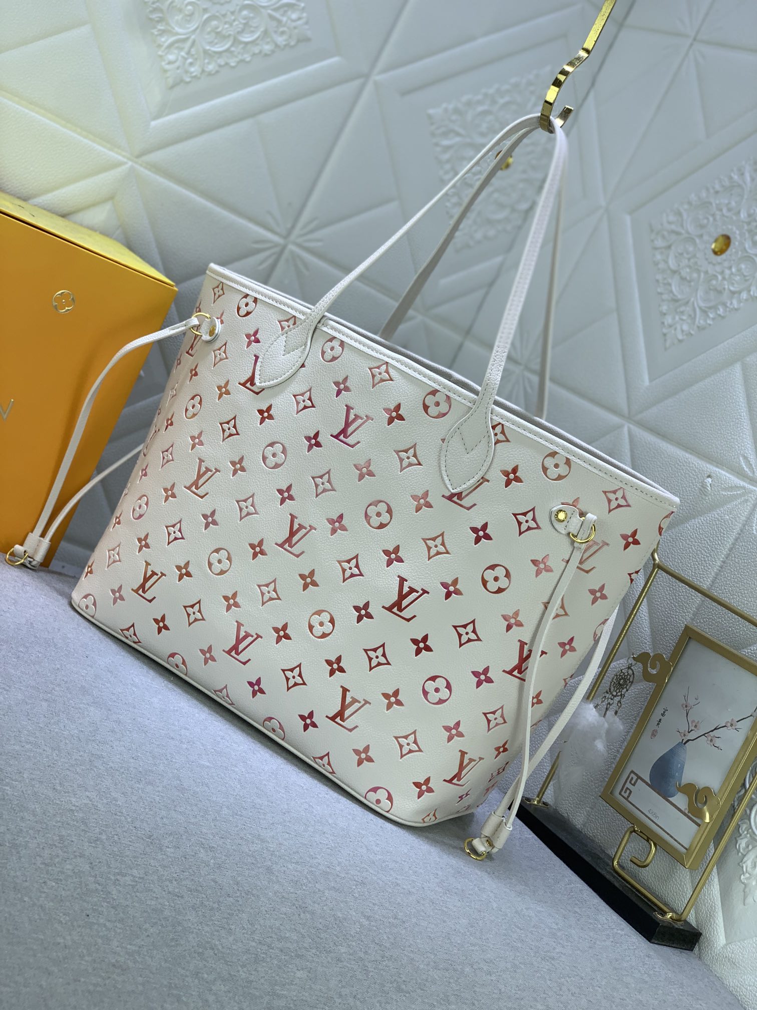 M47080 M40995本款 Neverfull 中号托特包取材 Monogram Empreinte Sunrise Aquarelle 皮革