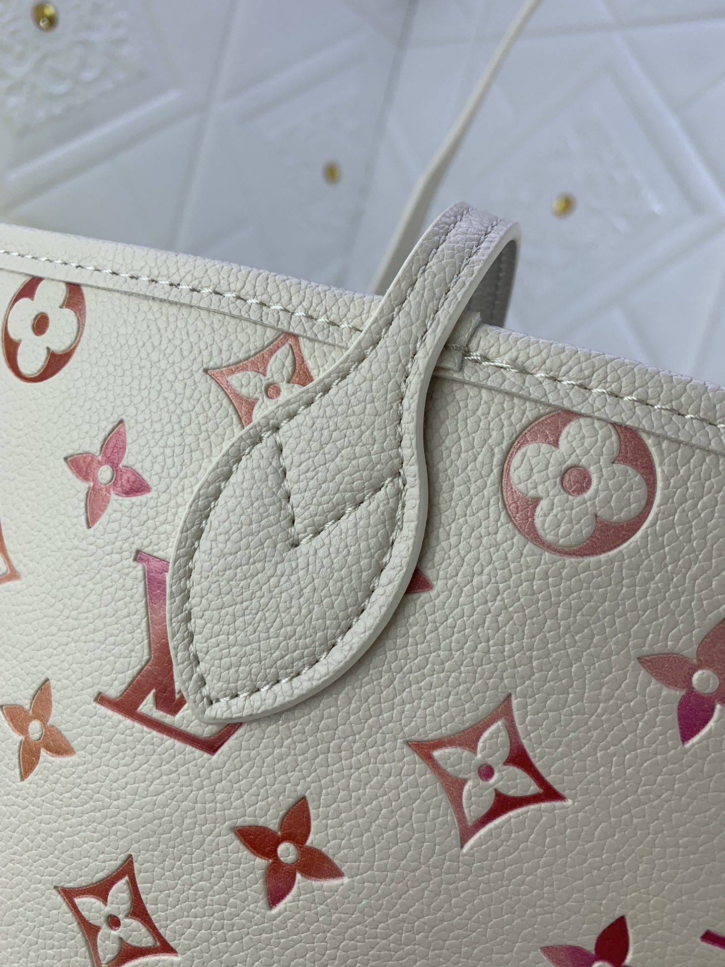 M47080 M40995本款 Neverfull 中号托特包取材 Monogram Empreinte Sunrise Aquarelle 皮革