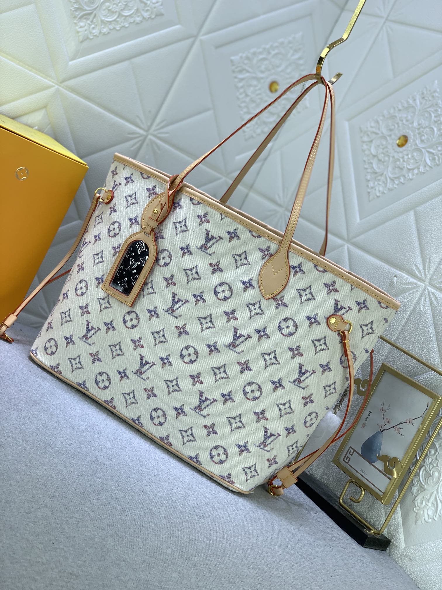 M24905 M40995 Neverfull MM 手袋 这个宽敞的Neverfull MM是航海胶囊的一部分