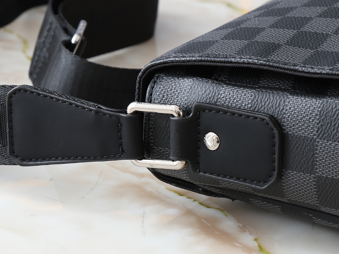Louis Vuitton Luxury Handbag Collection 6
