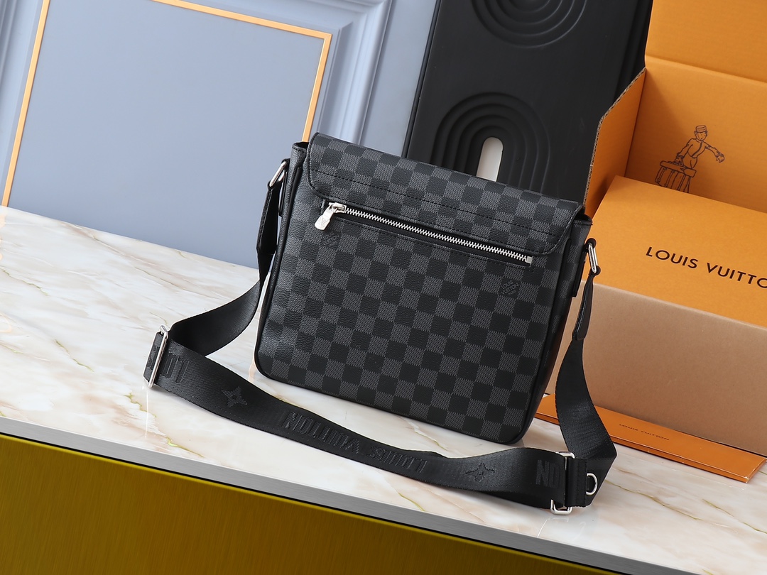 Louis Vuitton Luxury Handbag Collection 3