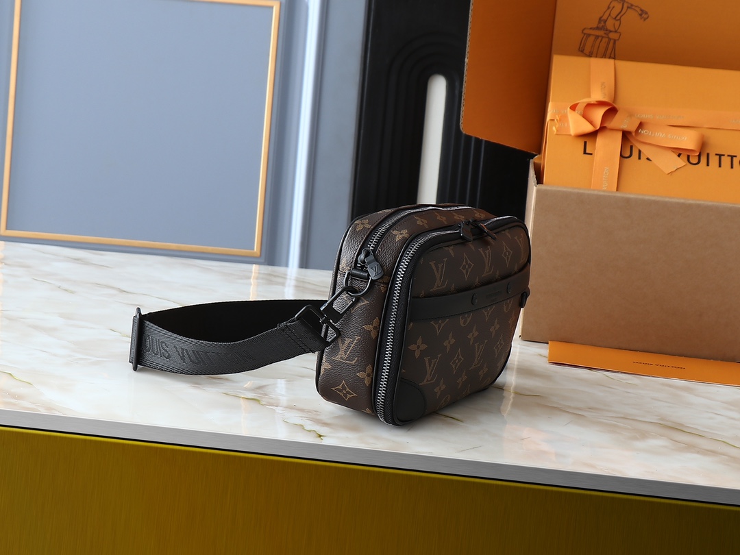 Louis Vuitton Camera bag Monogram Brown Black crossbody