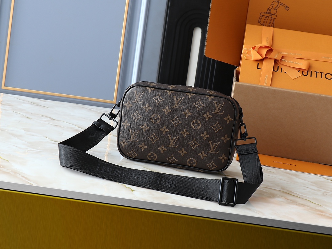 Louis Vuitton Camera bag Monogram Brown Black crossbody