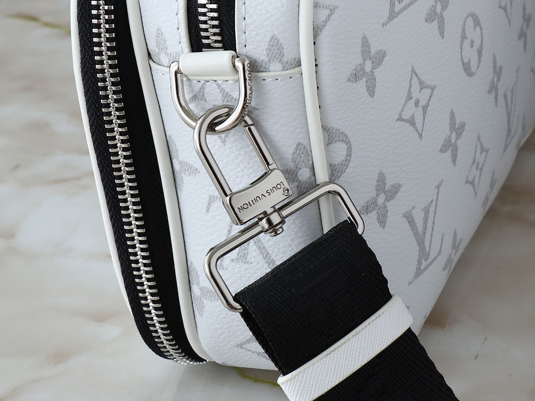 Louis Vuitton Camera bag White Monogram crossbody