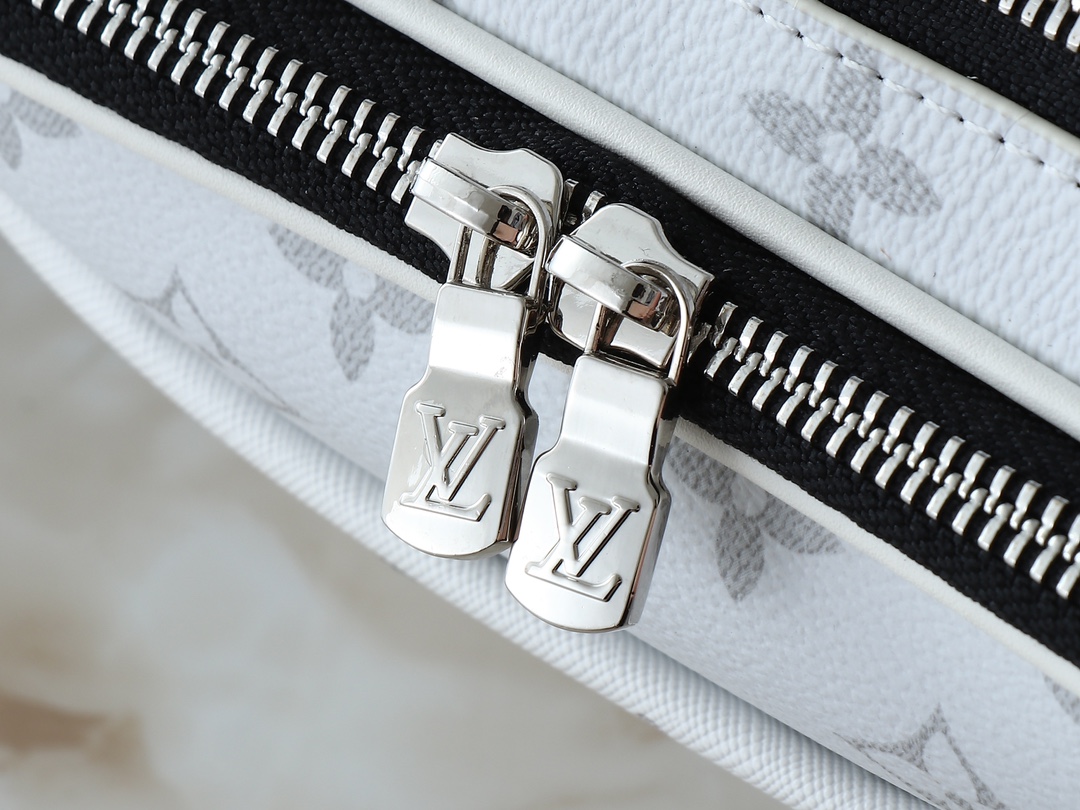 Louis Vuitton Camera bag White Monogram crossbody