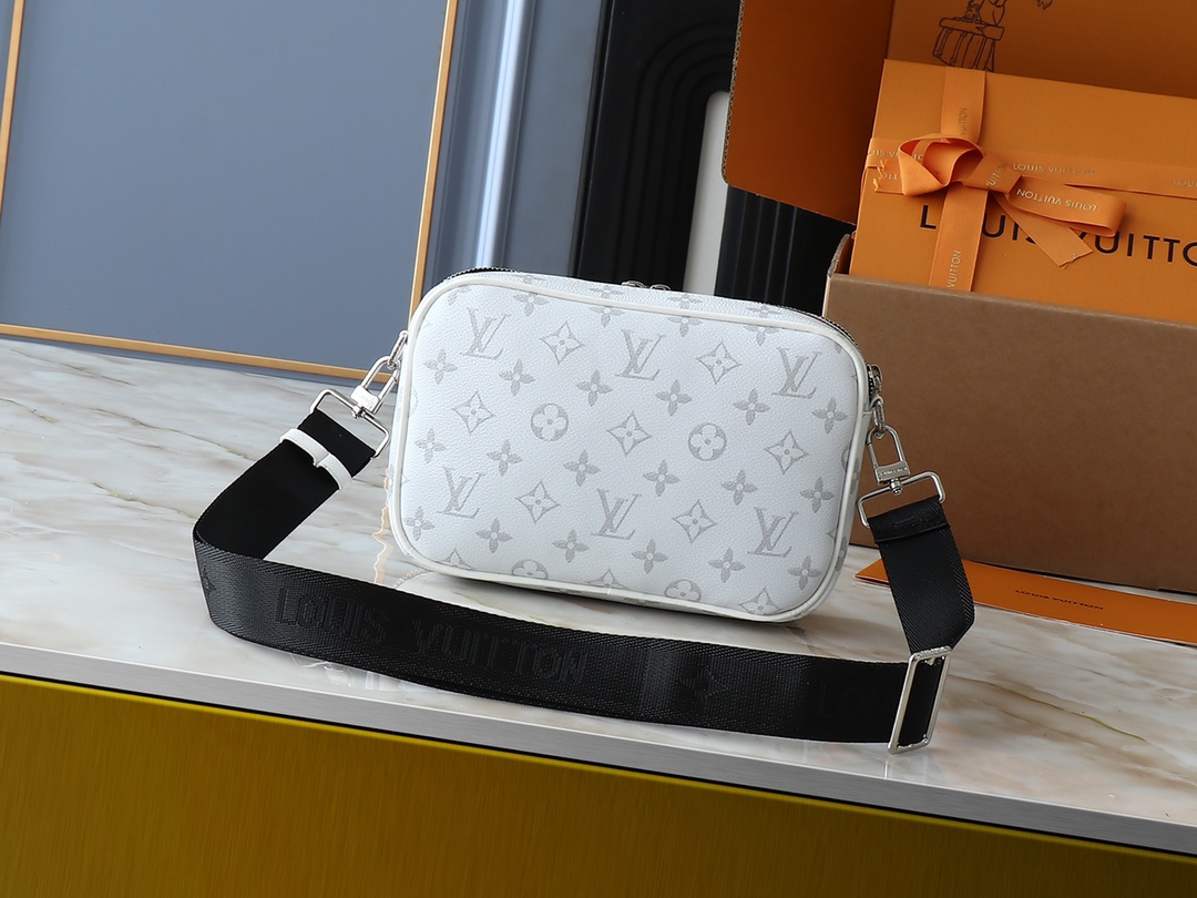 Louis Vuitton Camera bag White Monogram crossbody