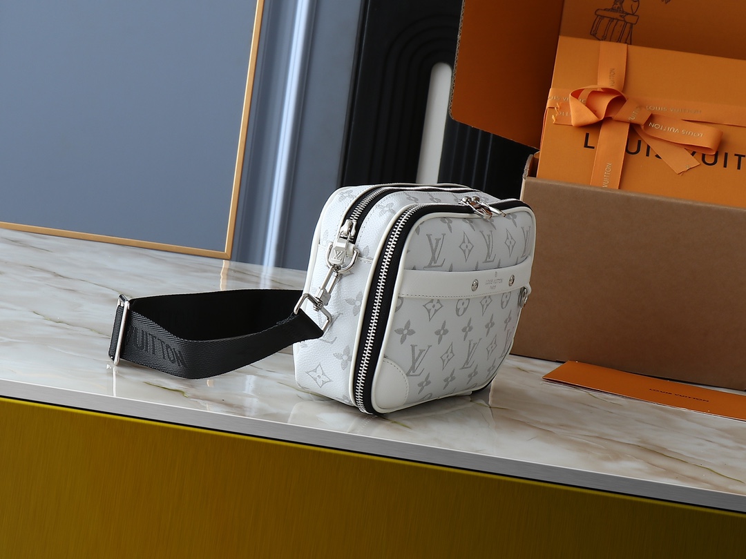 Louis Vuitton Camera bag White Monogram crossbody