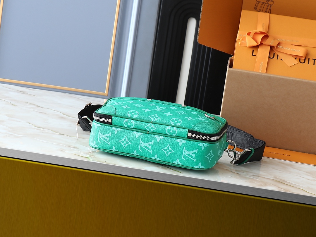 Louis Vuitton Camera bag Green Monogram crossbody