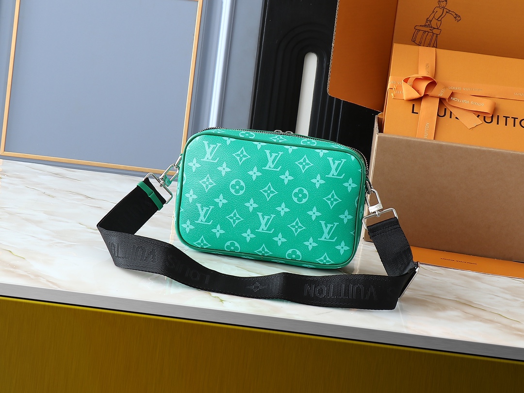 Louis Vuitton Camera bag Green Monogram crossbody