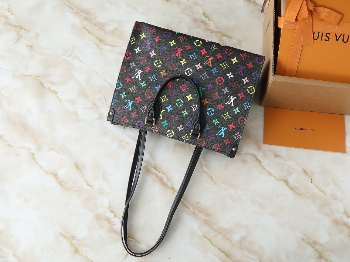 💰130💰升级原版 🔥新款🔥M45039 M45321 M44571 本款Onthego 中号手袋将经典 Monogram 帆布与 Monogram Reverse 帆布分饰两侧，迥异风尚随心呈现。Toron 双手柄与肩带实现多种背携方式。尺寸：34.0 x 26.0 x 13.0 cm (长 x 高 x 宽)