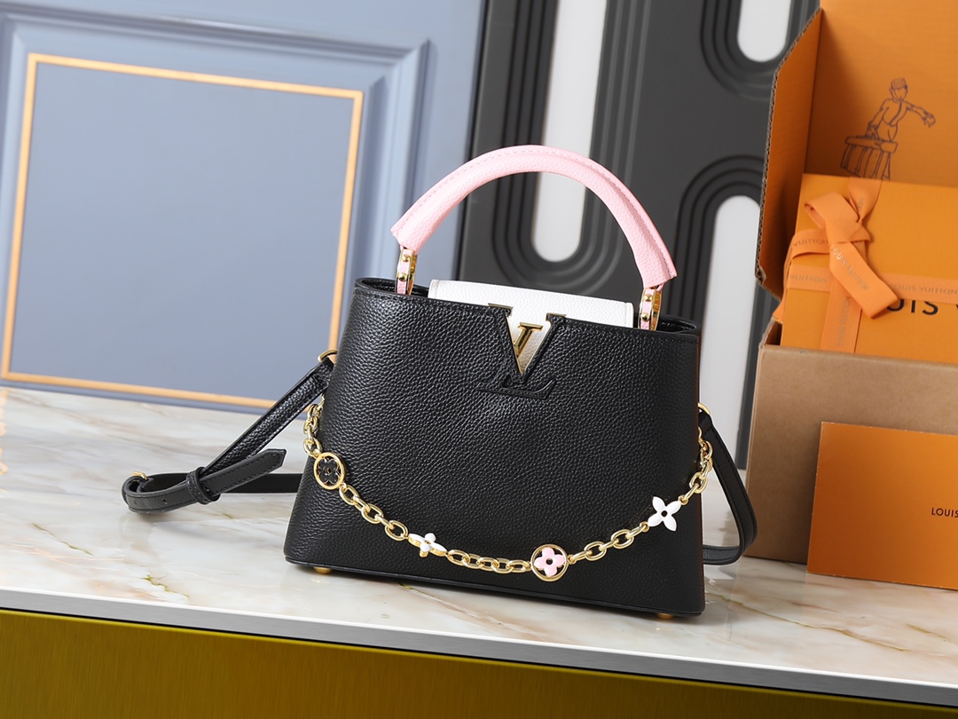 💰350💰广州货 升级原版 M25386 M11343 M11342 M22514 M22375 M20845 M20844 本款 Capucines BB 手袋取材 Taurillon 牛皮革，为手柄、翻盖和包身分别渲染韵致各异的柔和色调，再于可拆卸链条融入珐琅 Monogram 花卉装饰。搭配可拆卸肩带，实现多种背携体验。尺寸:27 x 17.3 x 9 (厘米) ((长 x 高 x 宽)