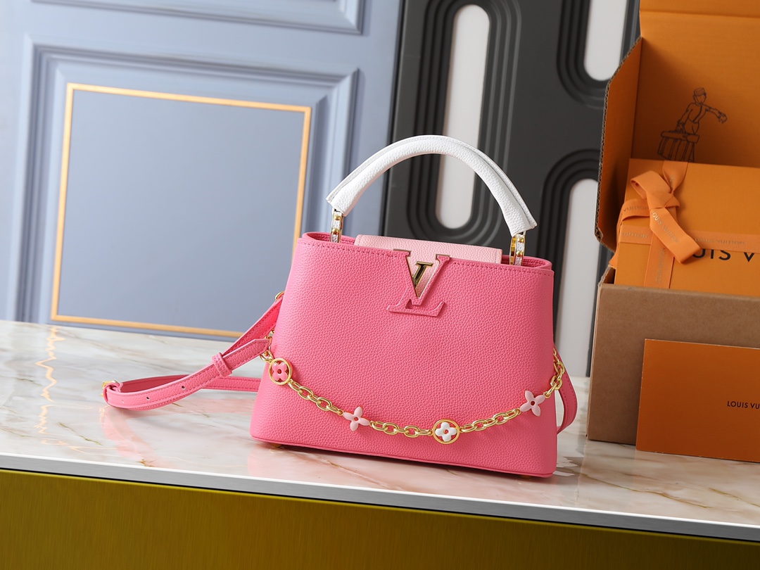 💰350💰广州货 升级原版 M25386 M11343 M11342 M22514 M22375 M20845 M20844 本款 Capucines BB 手袋取材 Taurillon 牛皮革，为手柄、翻盖和包身分别渲染韵致各异的柔和色调，再于可拆卸链条融入珐琅 Monogram 花卉装饰。搭配可拆卸肩带，实现多种背携体验。尺寸:27 x 17.3 x 9 (厘米) ((长 x 高 x 宽)