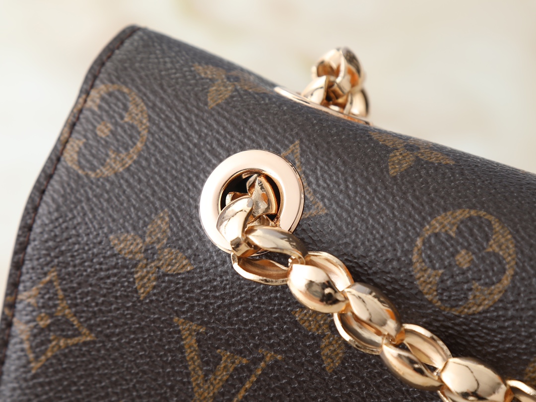 💰130💰升级原版 M41730 M41731 M41732 M44038 🇫🇷法国订制Monogram帆布和精致的小牛皮 顶级台湾手工制造 原单完美底部弧线认准品质 材质完美结合独特五金配件 一切不计成本投入 单肩 手提 斜挎于一体的百搭必备款 精致的皇冠锁扣 将女王范儿展现的淋漓尽致 size26*9*15