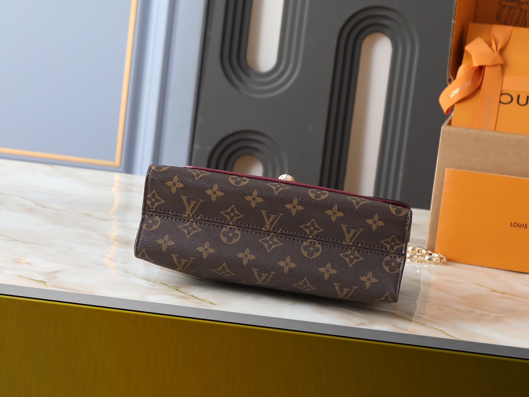 💰130💰升级原版 M41730 M41731 M41732 M44038 🇫🇷法国订制Monogram帆布和精致的小牛皮 顶级台湾手工制造 原单完美底部弧线认准品质 材质完美结合独特五金配件 一切不计成本投入 单肩 手提 斜挎于一体的百搭必备款 精致的皇冠锁扣 将女王范儿展现的淋漓尽致 size26*9*15