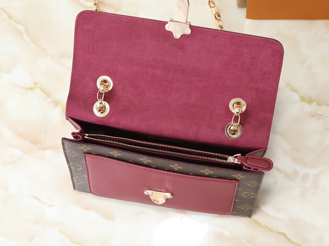 💰130💰升级原版 M41730 M41731 M41732 M44038 🇫🇷法国订制Monogram帆布和精致的小牛皮 顶级台湾手工制造 原单完美底部弧线认准品质 材质完美结合独特五金配件 一切不计成本投入 单肩 手提 斜挎于一体的百搭必备款 精致的皇冠锁扣 将女王范儿展现的淋漓尽致 size26*9*15