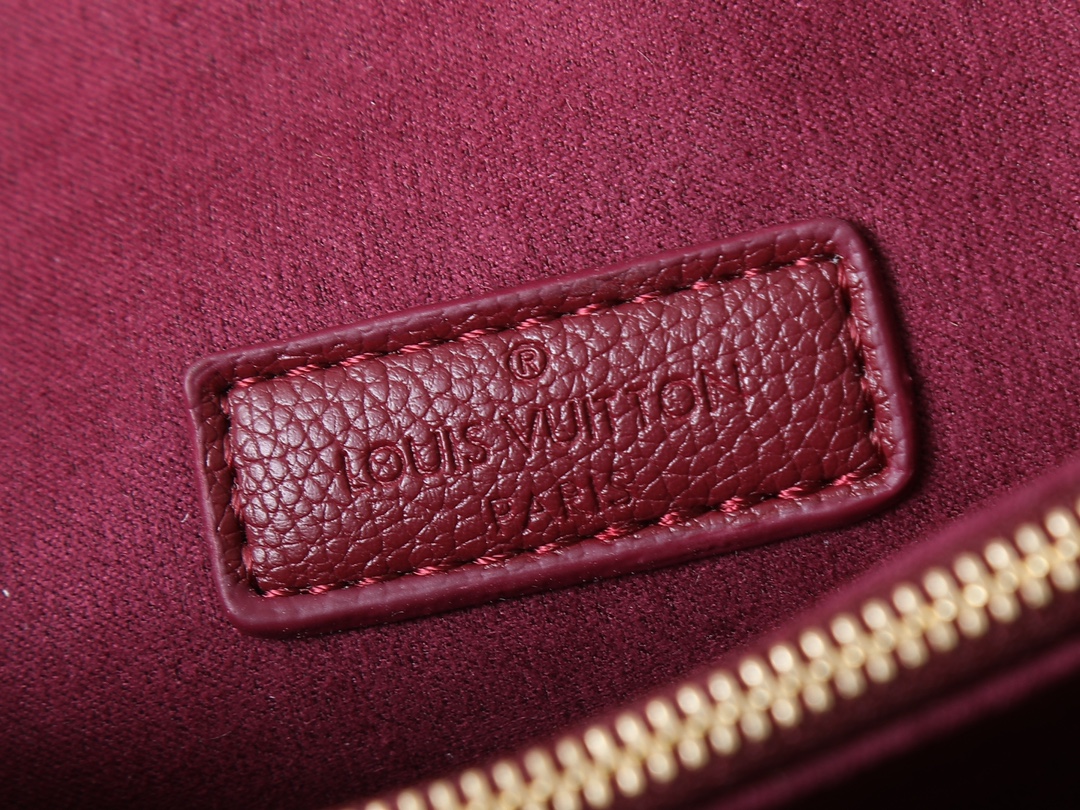 💰130💰升级原版 M41730 M41731 M41732 M44038 🇫🇷法国订制Monogram帆布和精致的小牛皮 顶级台湾手工制造 原单完美底部弧线认准品质 材质完美结合独特五金配件 一切不计成本投入 单肩 手提 斜挎于一体的百搭必备款 精致的皇冠锁扣 将女王范儿展现的淋漓尽致 size26*9*15