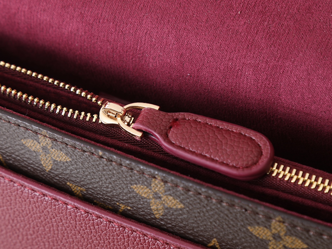 💰130💰升级原版 M41730 M41731 M41732 M44038 🇫🇷法国订制Monogram帆布和精致的小牛皮 顶级台湾手工制造 原单完美底部弧线认准品质 材质完美结合独特五金配件 一切不计成本投入 单肩 手提 斜挎于一体的百搭必备款 精致的皇冠锁扣 将女王范儿展现的淋漓尽致 size26*9*15