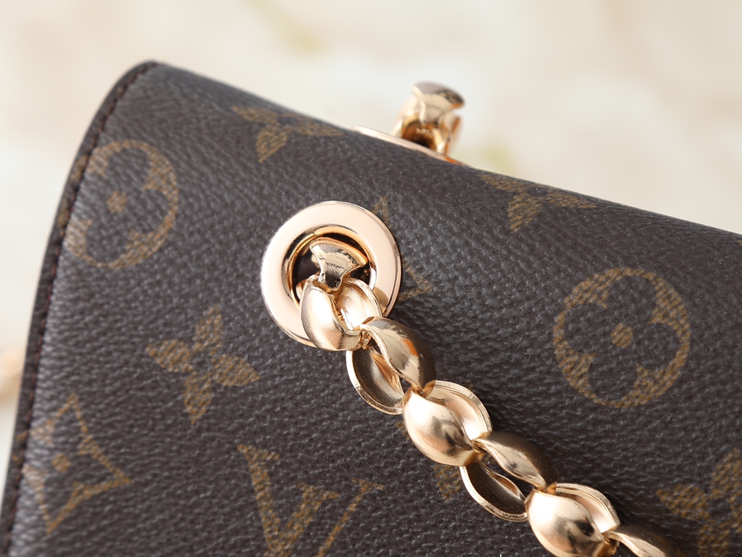 💰130💰升级原版 M41730 M41731 M41732 M44038 🇫🇷法国订制Monogram帆布和精致的小牛皮 顶级台湾手工制造 原单完美底部弧线认准品质 材质完美结合独特五金配件 一切不计成本投入 单肩 手提 斜挎于一体的百搭必备款 精致的皇冠锁扣 将女王范儿展现的淋漓尽致 size26*9*15