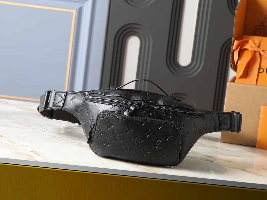 💰260💰升级原版 M15271 N00205 M14920 M14019 M47085 M43644 本款 Rush 腰包为深邃 Monogram 帆布包身点缀 Damier 与 Monogram Reverse 刺绣贴饰，令别致图案跃现眼前。可调节肩带实现腰挎、肩背或斜挎的自如切换。尺寸:30.0 x 15.0 x 8.0 厘米 (长 x 高 x 宽)
