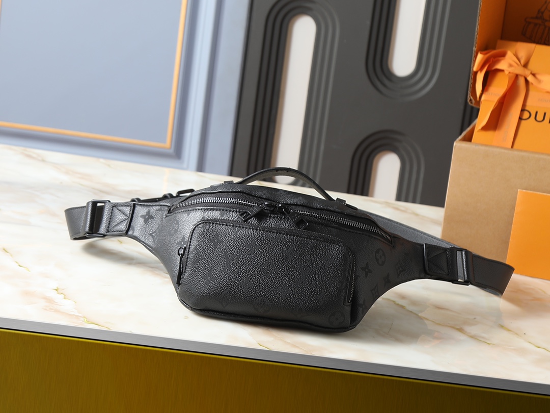 💰260💰升级原版 M15271 N00205 M14920 M14019 M47085 M43644 本款 Rush 腰包为深邃 Monogram 帆布包身点缀 Damier 与 Monogram Reverse 刺绣贴饰，令别致图案跃现眼前。可调节肩带实现腰挎、肩背或斜挎的自如切换。尺寸:30.0 x 15.0 x 8.0 厘米 (长 x 高 x 宽)