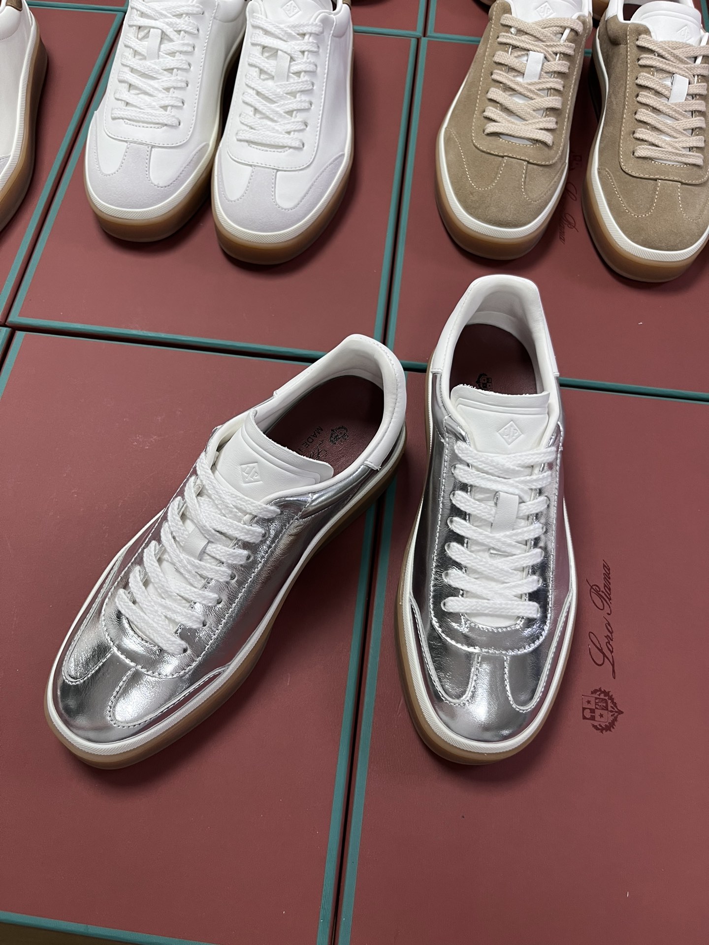 NO:232377,L new product is available for sale Loro iana (the same knitted slippers on the official website | made of Wish super soft cowhide fabric | upper is made of super soft cowhide fabric | inner foot pad sheepskin, midsole sheepskin, all-round one-to-one recovery counter process flow | high process flow | wear-resistant rubber molded sole imported from Italy Original craft outsole | definitely not ordinary sole on the market Size35-46, casual shoes/sports shoes, loro piana, loro piana, sneakers, slippers, cowhide, sheepskin19860909L新品发售Loro iana(官网同款针织拖鞋｜采用 Wish 超软牛皮面料制作｜鞋面采用超柔牛皮面料制作工艺｜内里垫脚羊皮,中底羊皮,全方位一比一复原专柜工艺流程｜高工艺工艺流程｜意大利进口耐磨橡胶成型底 原版工艺大底｜绝非市面普通底 Size35-46,休闲鞋/运动鞋,loro piana,loro piana,sneakers,slippers,cowhide,sheepskin,Women's Shoes