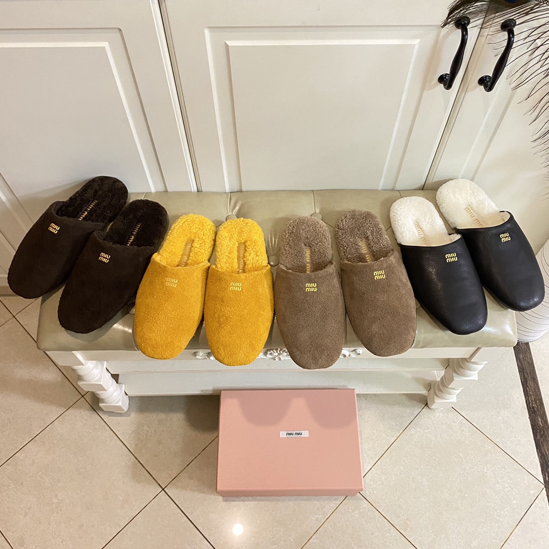 NO:466292,,Miumiu Miumiu new Muller Baotou semi-drag, velvet/cowhide, wool lining, original rubber outsole, size 35-39 (size 40 can be customized without return or exchange), semi-dragged fur shoes, miumiu, cowhide19860909,缪缪miumiu新款穆勒包头半拖,丝绒/牛皮面,羊毛里,原版橡胶大底,35-39码(40码可定做不退换）,半拖毛毛鞋,miumiu,cowhide,Women's Shoes