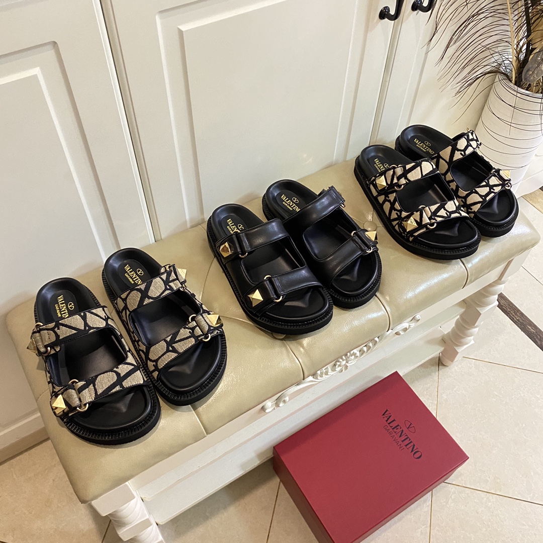 NO:466290,, Valentino Valentino new slippers, cowhide, sheepskin, size 35-40 (size 41 custom made without return or exchange), slippers sandals, valentino, valentino, sandals, slippers, cowhide, sheepskin19860909,华伦天奴Valentino新款拖鞋,牛皮面,羊皮里,35-40码(41码定做不退换),拖鞋凉鞋,valentino,valentino,sandals,slippers,cowhide,sheepskin,Women's Shoes