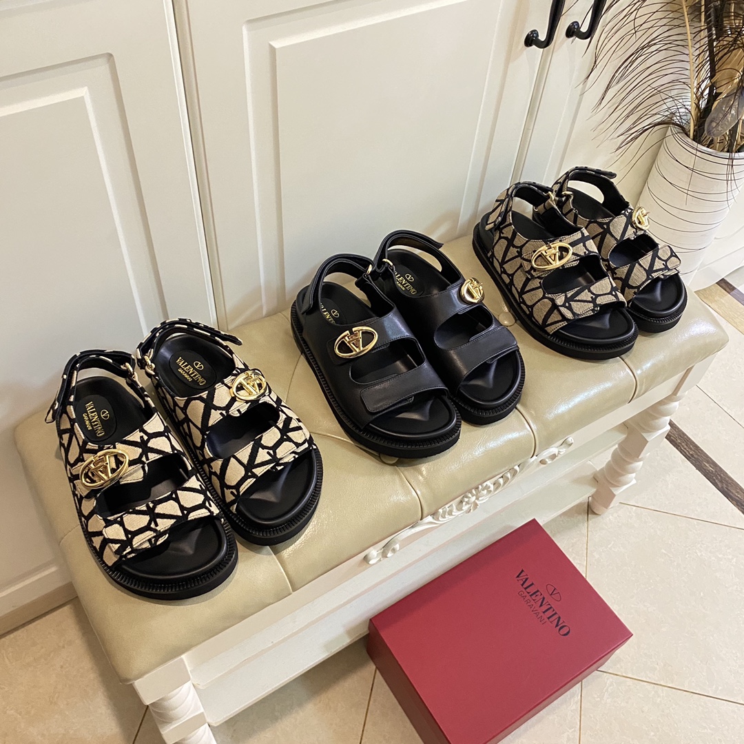 NO:466296,, Valentino Valentino new sandals, cowhide/printed surface, sheepskin lining, size 35-40 (size 41 custom made without return or exchange), slippers sandals, valentino, valentino, sandals, slippers, cowhide, sheepskin19860909,华伦天奴Valentino新款凉鞋,牛皮/印花面,羊皮里,35-40码(41码定做不退换),拖鞋凉鞋,valentino,valentino,sandals,slippers,cowhide,sheepskin,Women's Shoes