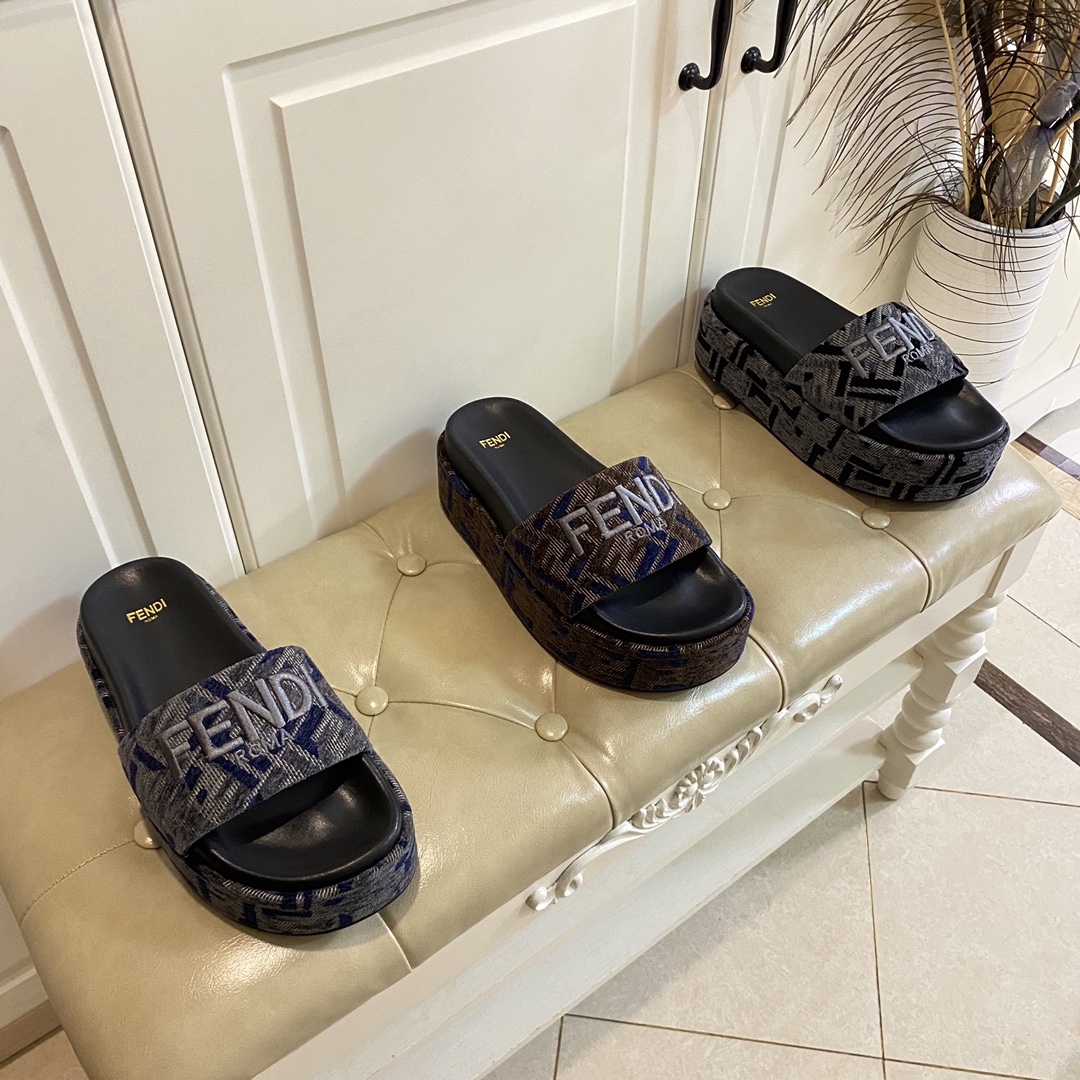 NO:169348,,Fendi Fendi thick-soled slippers, customized original electric embroidered cloth surface, sheepskin, the bottom thickness is about 7cm, size 36-42, slippers, fendi, fendi, slippers, sheepskin19860909,芬迪Fendi厚底拖鞋,定制原版电绣布面,羊皮里,底厚约7cm,36-42码,拖鞋,fendi,fendi,slippers,sheepskin,Women's Shoes