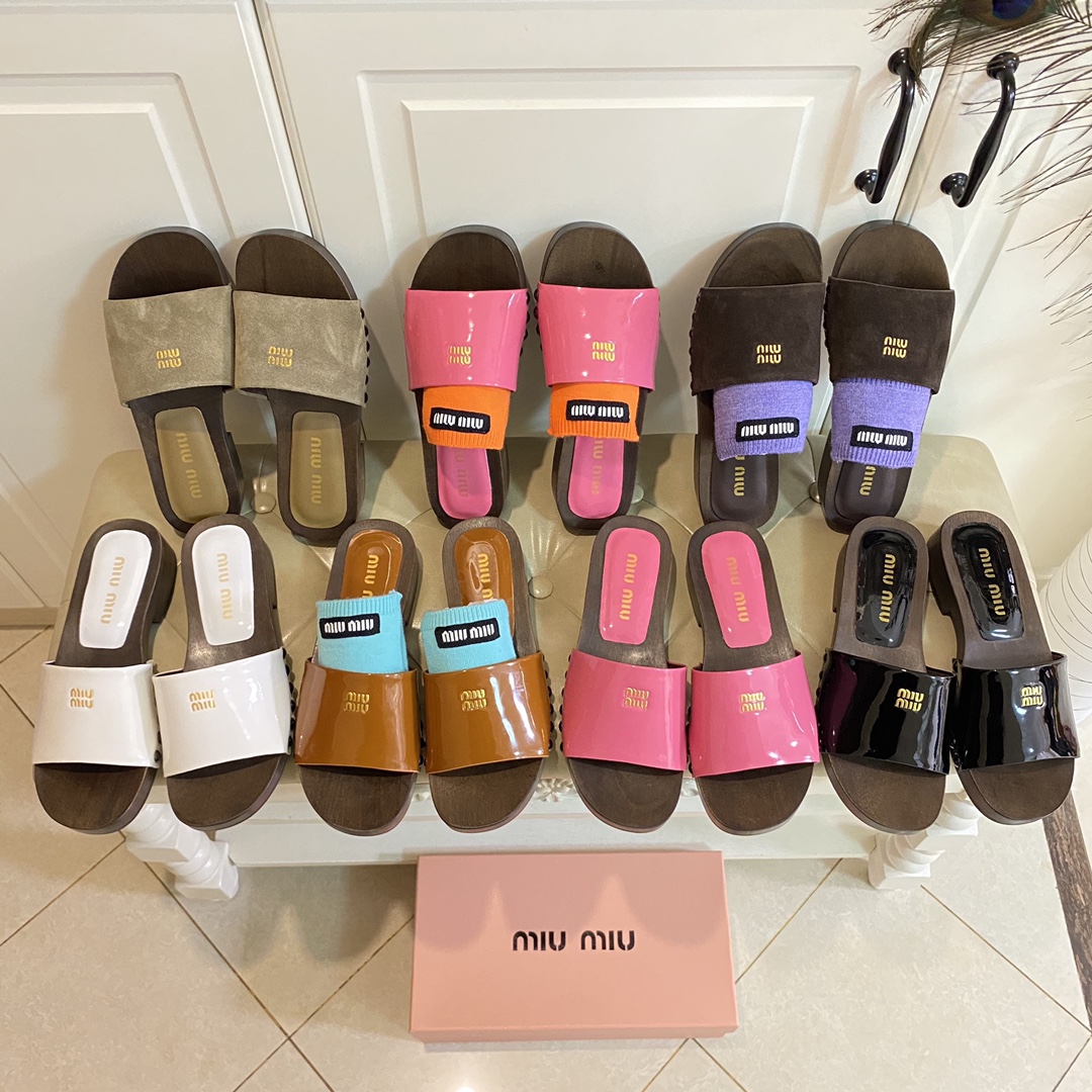 NO:169268,(With half socks, color can be chosen at any time), Miu Miu Miu new slippers, beef patent leather/high mercerized beef reverse suede, sheepskin, original private mold cabinet wooden rubber sole, size 35-39 (40, 41 size custom made without return), slippers, miumiu, slippers, sheepskin19860909(配半袜,颜色可任挑),缪缪MiuMiu新款拖鞋,牛漆皮/高丝光牛反绒面,羊皮里,原版私模柜木橡胶底,35-39码(40,41码定做不退换),拖鞋,miumiu,slippers,sheepskin,Women's Shoes