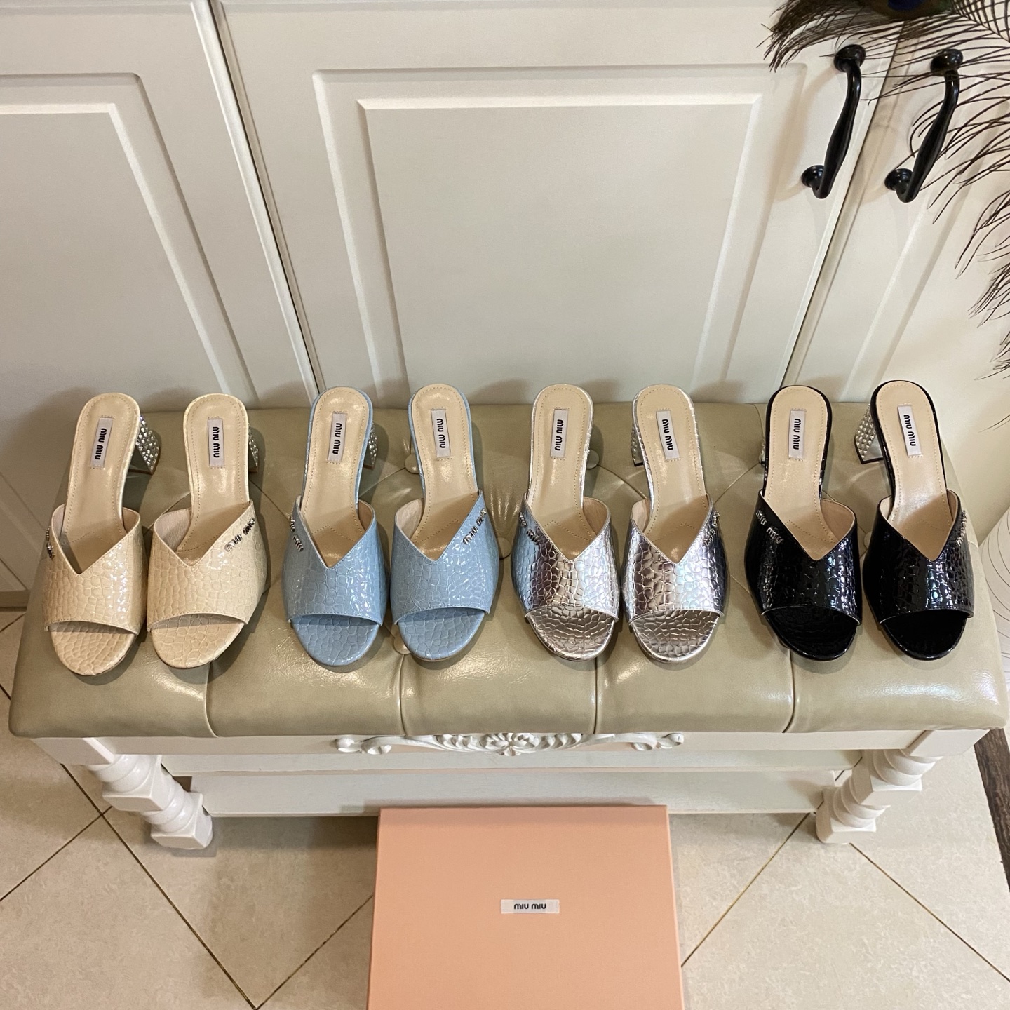 NO:232006,, Miumiu new slippers, patent leather surface, sheepskin, diamond heel, genuine leather soles, size 30-40 (size 41, 42 custom made without return or exchange), slippers, miumiu, slippers, sheepskin, Leather soles19860909,缪缪Miumiu新款拖鞋,漆皮面,羊皮里,钻跟,真皮大底,30-40码（41,42码定做不退换）,拖鞋,miumiu,slippers,sheepskin,Leather soles,Women's Shoes