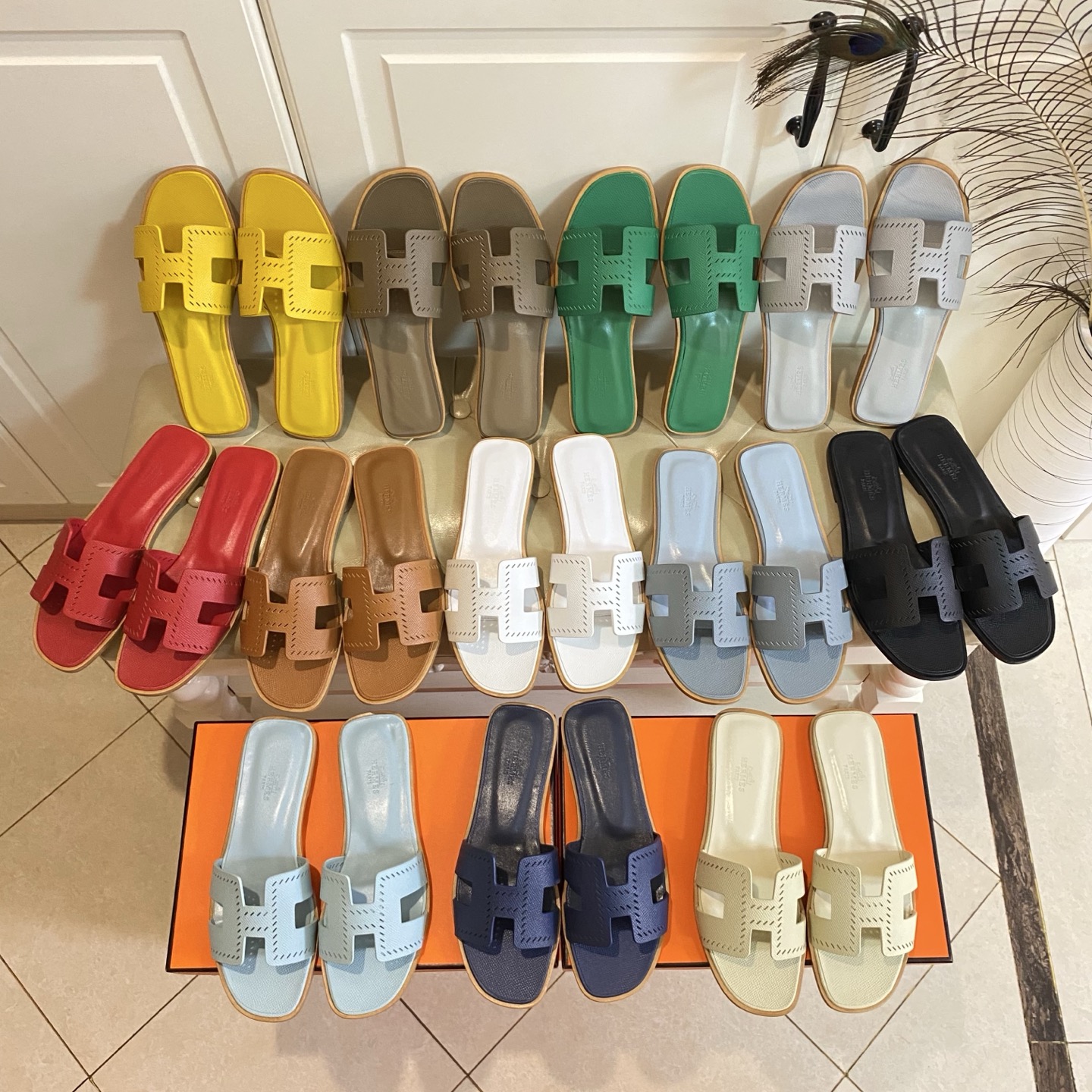 NO:232002,,Hermes Hermes classic H-drag high-end series, punched fine-line cowhide, sheepskin, genuine leather soles, sizes 35-40 (34,41,42,43 sizes custom made without return or exchange), slippers, hermes, hermes, slippers, cowhide, sheepskin, Leather soles19860909,爱马仕Hermes 经典H拖高端系列,冲孔细纹牛皮面,羊皮里,真皮大底,35-40码(34,41,42,43码定做不退换),拖鞋,hermes,hermes,slippers,cowhide,sheepskin,Leather soles,Women's Shoes