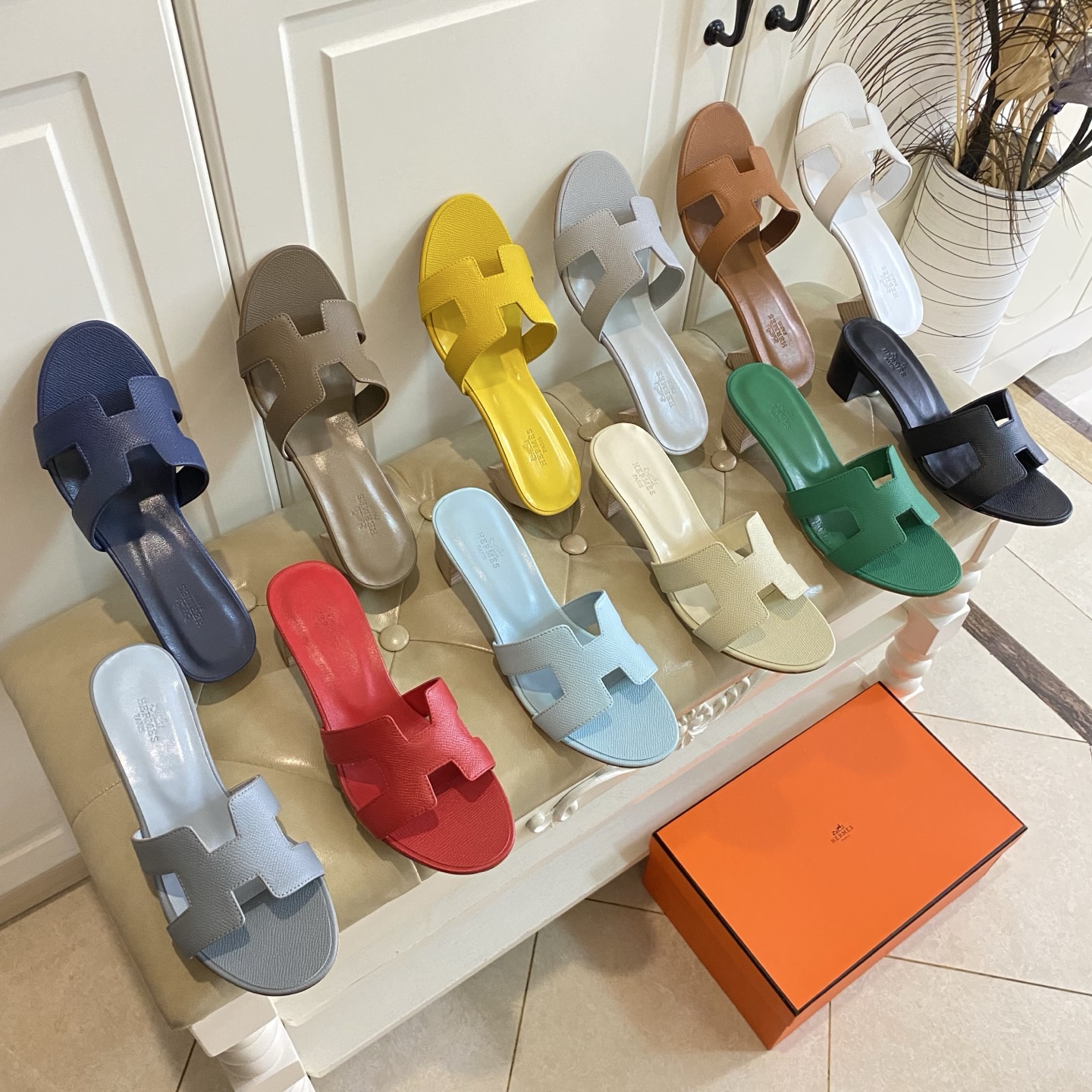 NO:231983,,Hermes Hermes classic H-drag high-end series, high heel cowhide surface, sheepskin lining, genuine leather soles, sizes 35-40 (34,41,42,43 sizes custom made without return or exchange), slippers, hermes, hermes, slippers, cowhide, sheepskin, Leather soles19860909,爱马仕Hermes 经典H拖高端系列,高跟牛皮纹面,羊皮里,真皮大底,35-40码(34,41,42,43码定做不退换),拖鞋,hermes,hermes,slippers,cowhide,sheepskin,Leather soles,Women's Shoes