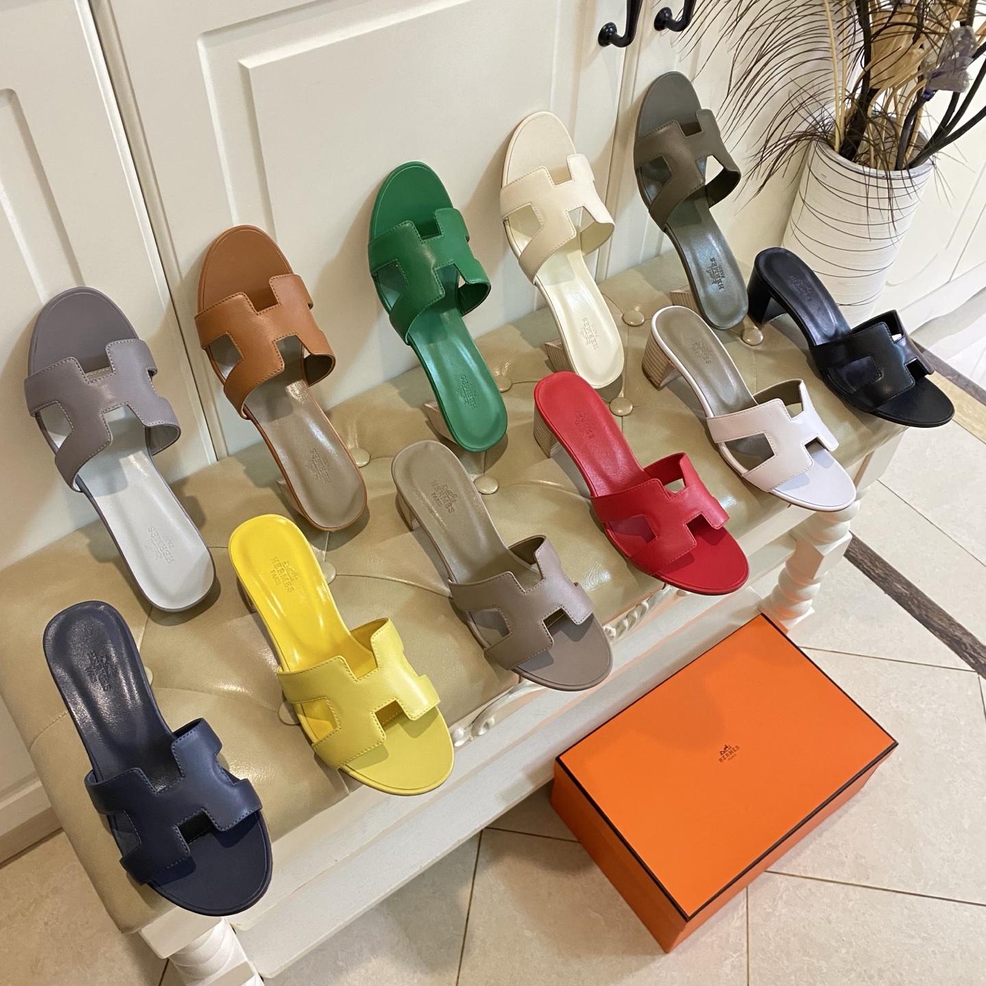 NO:231989,,Hermes Hermes classic H-drag high-end series, high-heel cowhide (plain), sheepskin, genuine leather soles, sizes 35-40 (34,41,42,43 custom made without return), slippers, hermes, hermes, slippers, cowhide, sheepskin, Leather soles19860909,爱马仕Hermes 经典H拖高端系列,高跟牛皮面(素面),羊皮里,真皮大底,35-40码(34,41,42,43码定做不退换),拖鞋,hermes,hermes,slippers,cowhide,sheepskin,Leather soles,Women's Shoes